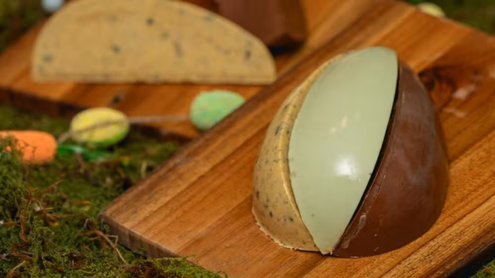 Ovo de Páscoa em fatias vira tendência e ganha sabores regionais em Rondônia. 