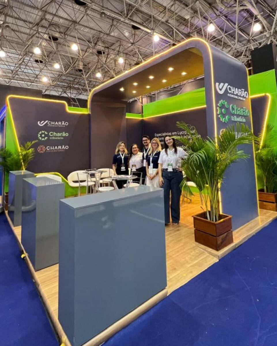 Time no stand do Grupo Charão, na Feira da Amase Big Show Amazônia 2026.