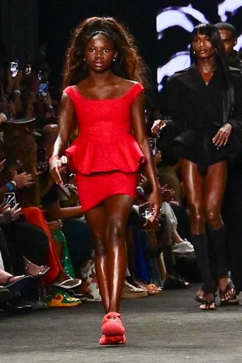 Titi Gagliasso desfila na Rio Fashion Week