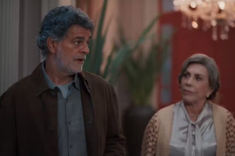 Rogério (Eduardo Moscovis) e D. Josefa (Arlete Salles)