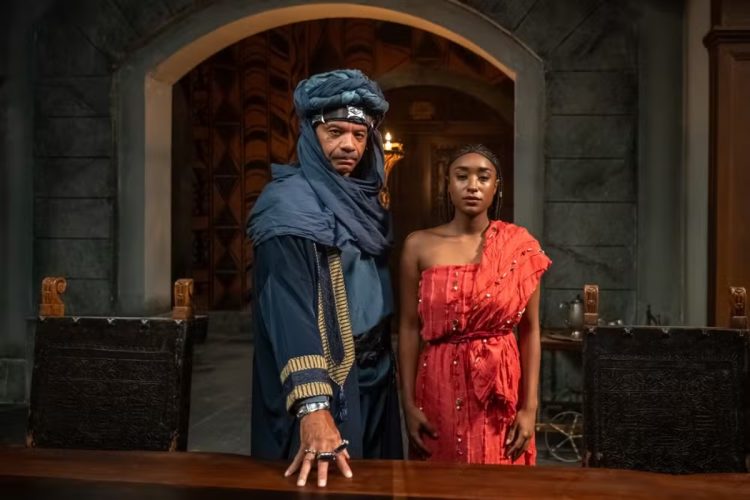 O comerciante Pascoal (Luciano Quirino) com Imani (Dhara Lopes)