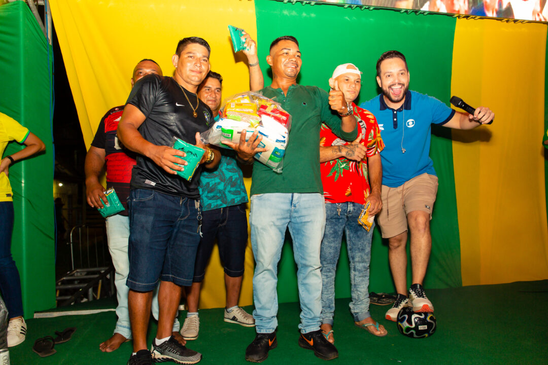 Comunidade lota rua da Zona Sul de Macapá para acompanhar jogo do Brasil no Amapá em Campo