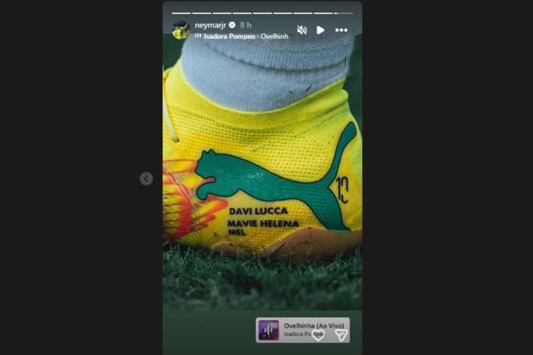 Chuteira de Neymar com os nomes dos filhos