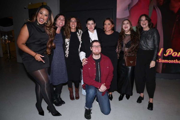Elenco na pré-estreia da série afiadas