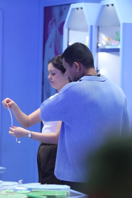 Xamã e Sophie Charlotte na joalheria