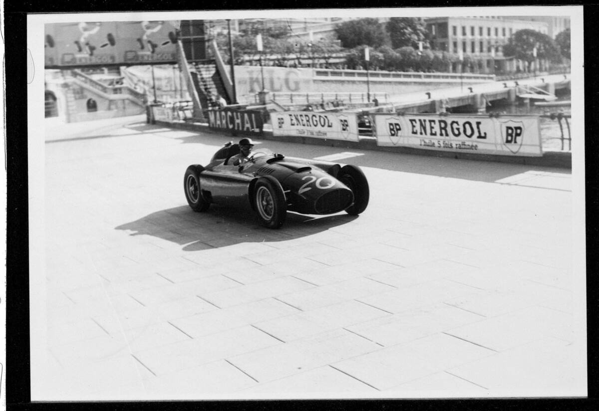 GP DE MÔNACO 1956 — Juan Manuel Fangio em ação nas fases iniciais da corrida