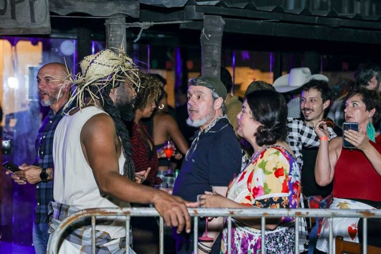 Cassio Gabus Mendes, Fabiana Karla e Lázaro Ramos na festa junina de 'A Nobreza do Amor'