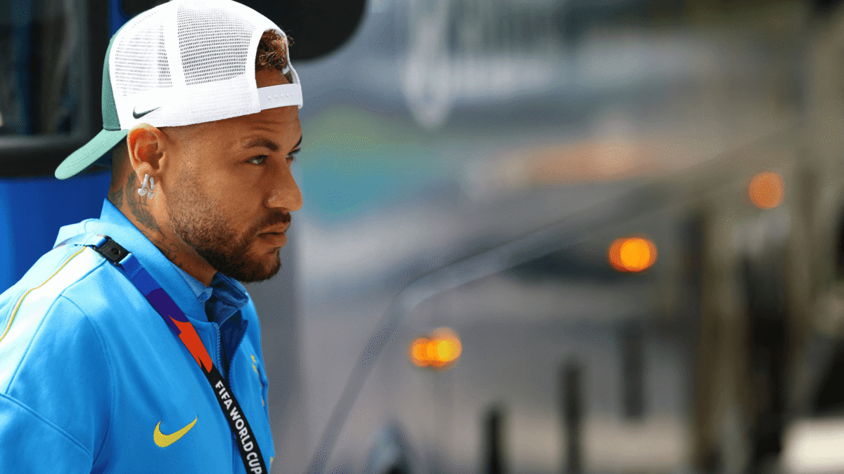 Neymar chega para jogo entre Escócia x Brasil