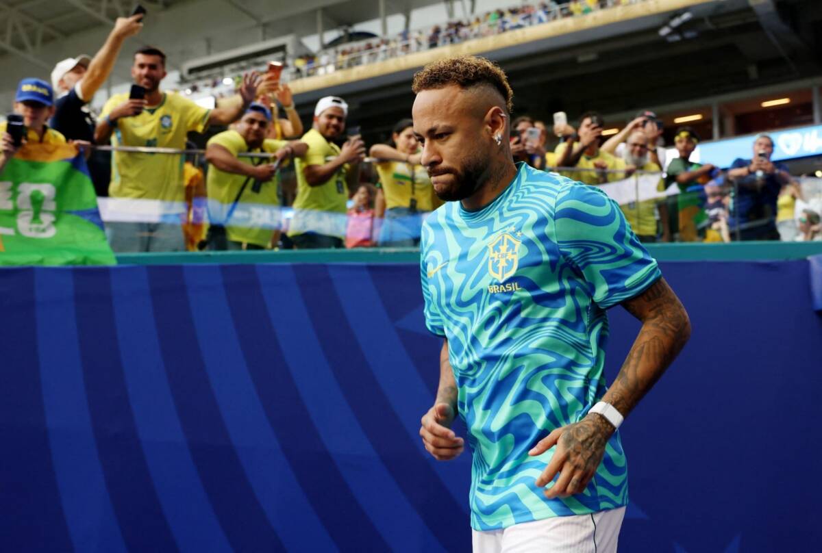 Neymar no aquecimento antes da partida
