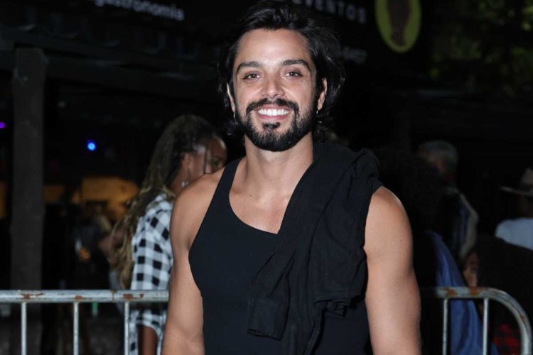 Rodrigo Simas na festa junina de 'A Nobreza do Amor'