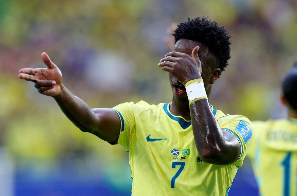 Vini Jr comemora gol contra a Escócia