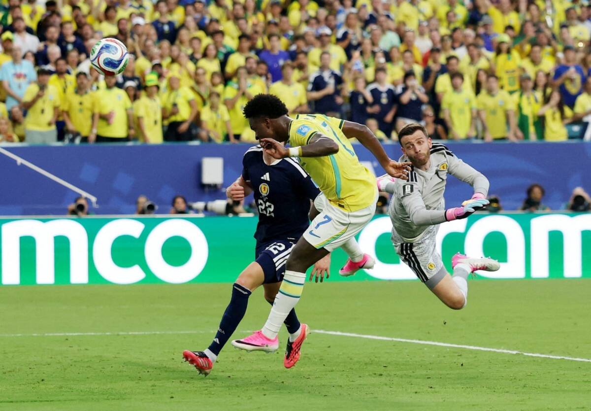 Vini Jr marcou o segundo gol de cabeça