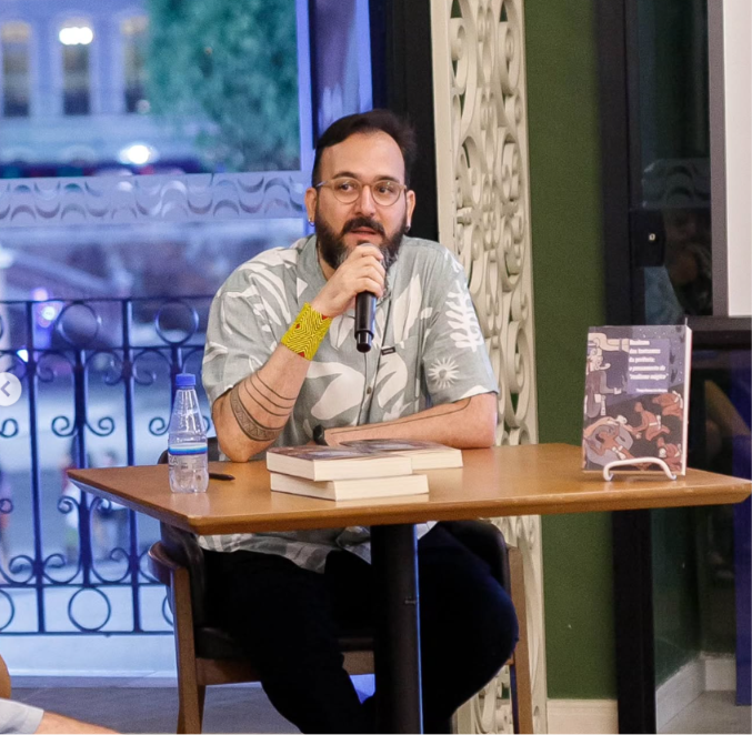 THIAGO RONEY LANÇA NOVO LIVRO EM MANAUS