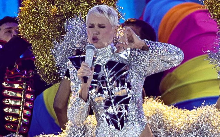 Xuxa emociona ao estrear 'O Último Voo da Nave' e mostra que cresceu junto com seus baixinhos