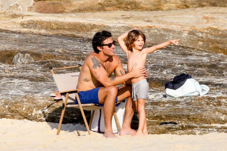 Chay Suede com o filho