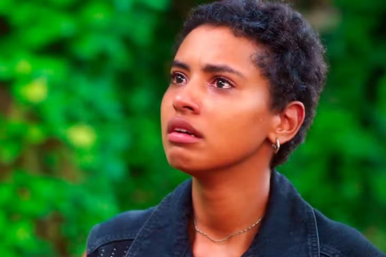 Eduarda (Gabz) diz a Leandro (David Junior) que é apaixonada por ele em 'Coração Acelerado'