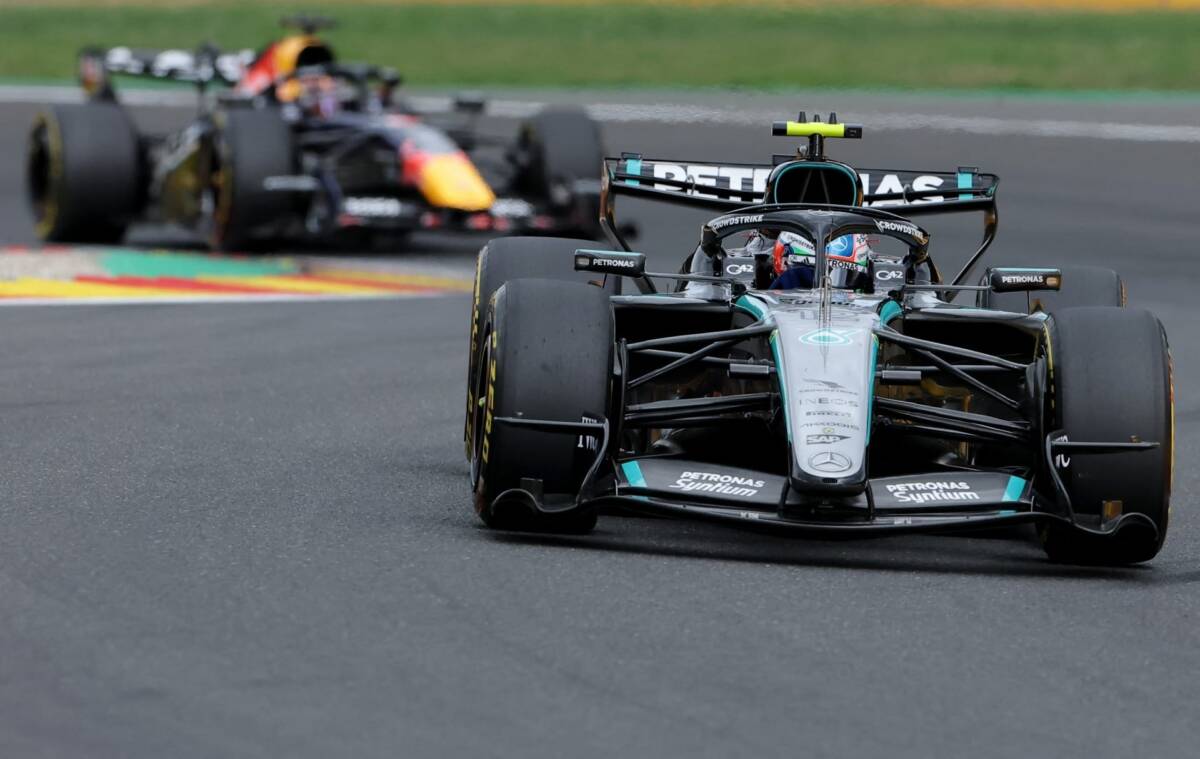 Kimi Antonelli se manteve na liderança após o safety car
