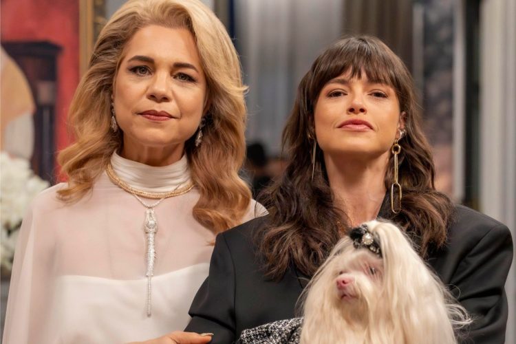 Pilar (Isabel Teixeira) e Ingrid (Agatha Moreira) em 'Quem Ama Cuida'