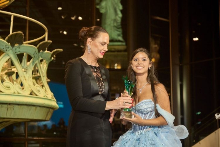 Michelle Heard, 15 anos, é premiada em Nova York
