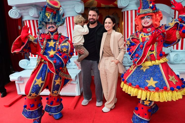 Fernanda Vasconcellos com a família no festão de 1 ano de Bento, filho de Carol Peixinho e Thiaguinho