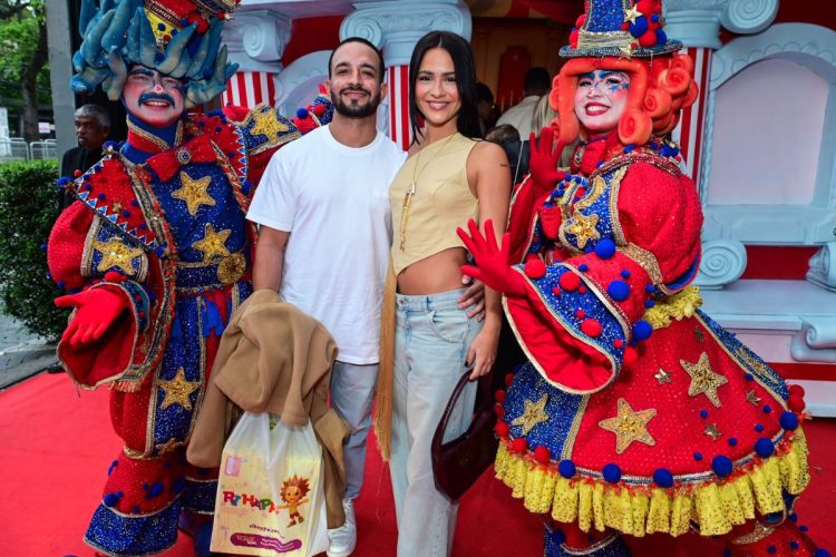 Giullia Buscacio com a família no festão de 1 ano de Bento, filho de Carol Peixinho e Thiaguinho