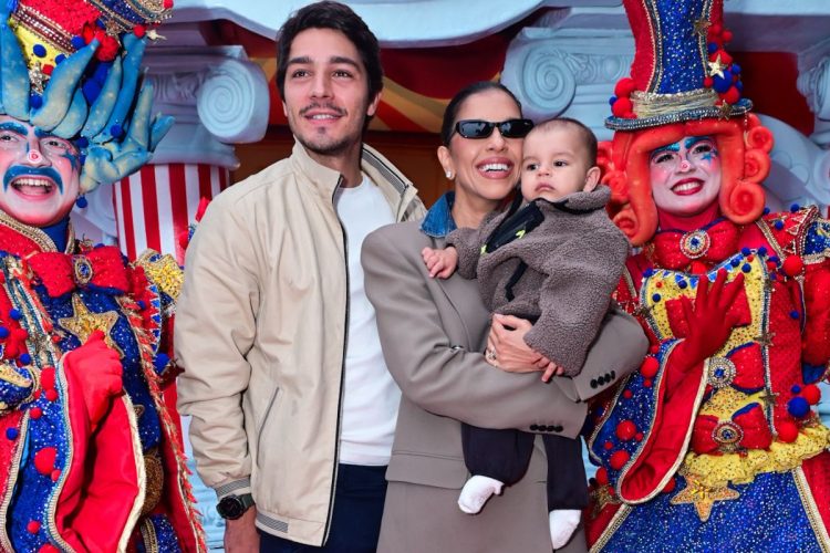 Mariana Rios com a família no festão de 1 ano de Bento, filho de Carol Peixinho e Thiaguinho
