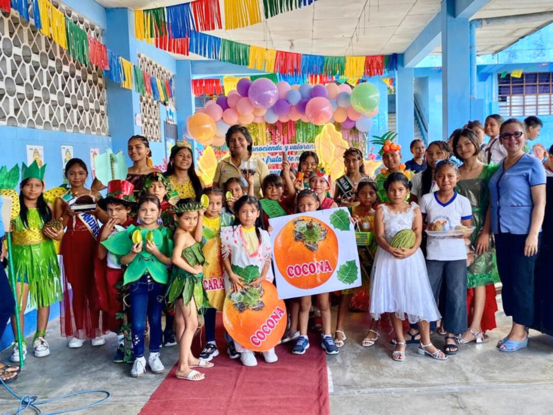 Festival das Frutas Amazônicas, nas escolas peruanas. Foto: Divulgação/IIAP