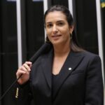Deputada Roberta Roma (PL-BA) fala no Plenário da Câmara dos Deputados