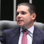 Hugo Motta preside a sessão do plenário
