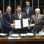Promulgação da PEC do fim da escala 6x1 - Senador Paulo Paim (PT-RS)), Presidente da Câmara dos Deputados, Hugo Motta (REPUBLICANOS -PB), Presidente do Senado Federal, Davi Alcolumbre (UNIÃO-AP), Presidente da República, Luiz Inácio Lula da Silva, Deputado Carlos Veras (PT-PE)