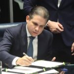 motta assina pec da escala 6x1